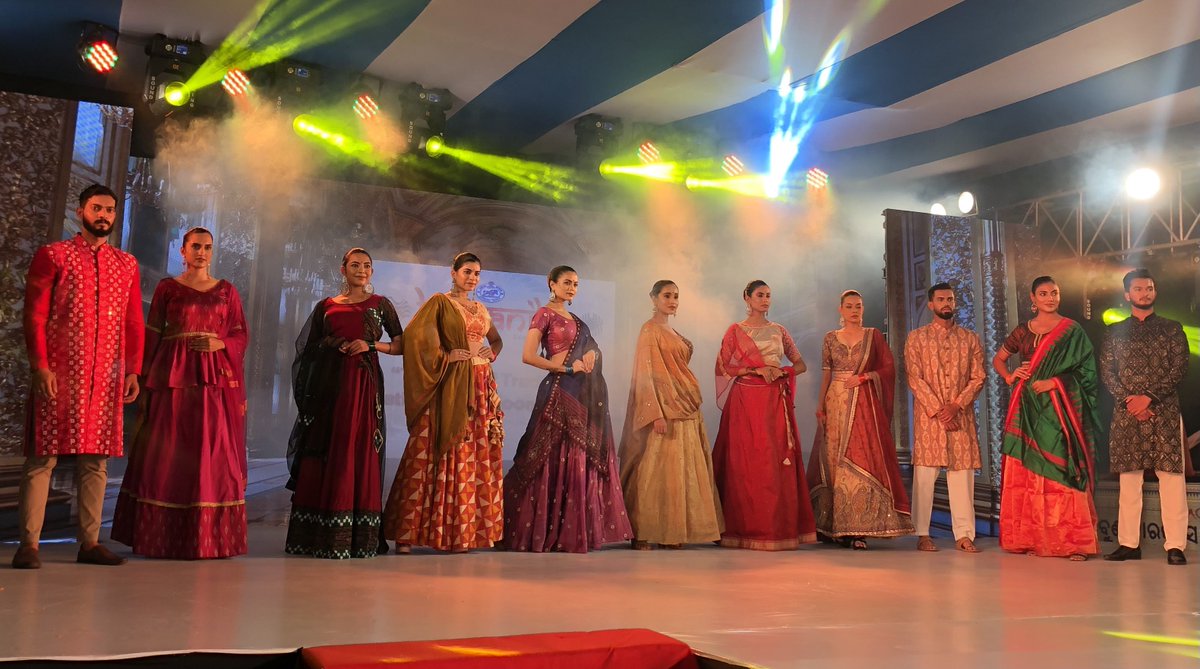 arvindpadhee's tweet photo. Thread of traditions: an amazing fashion show on Odisha’s magical hand weaves during National Handloom Week celebrations.  Thank my Boyanika team for a brilliant event. https://t.co/ezc4BSIKnq
