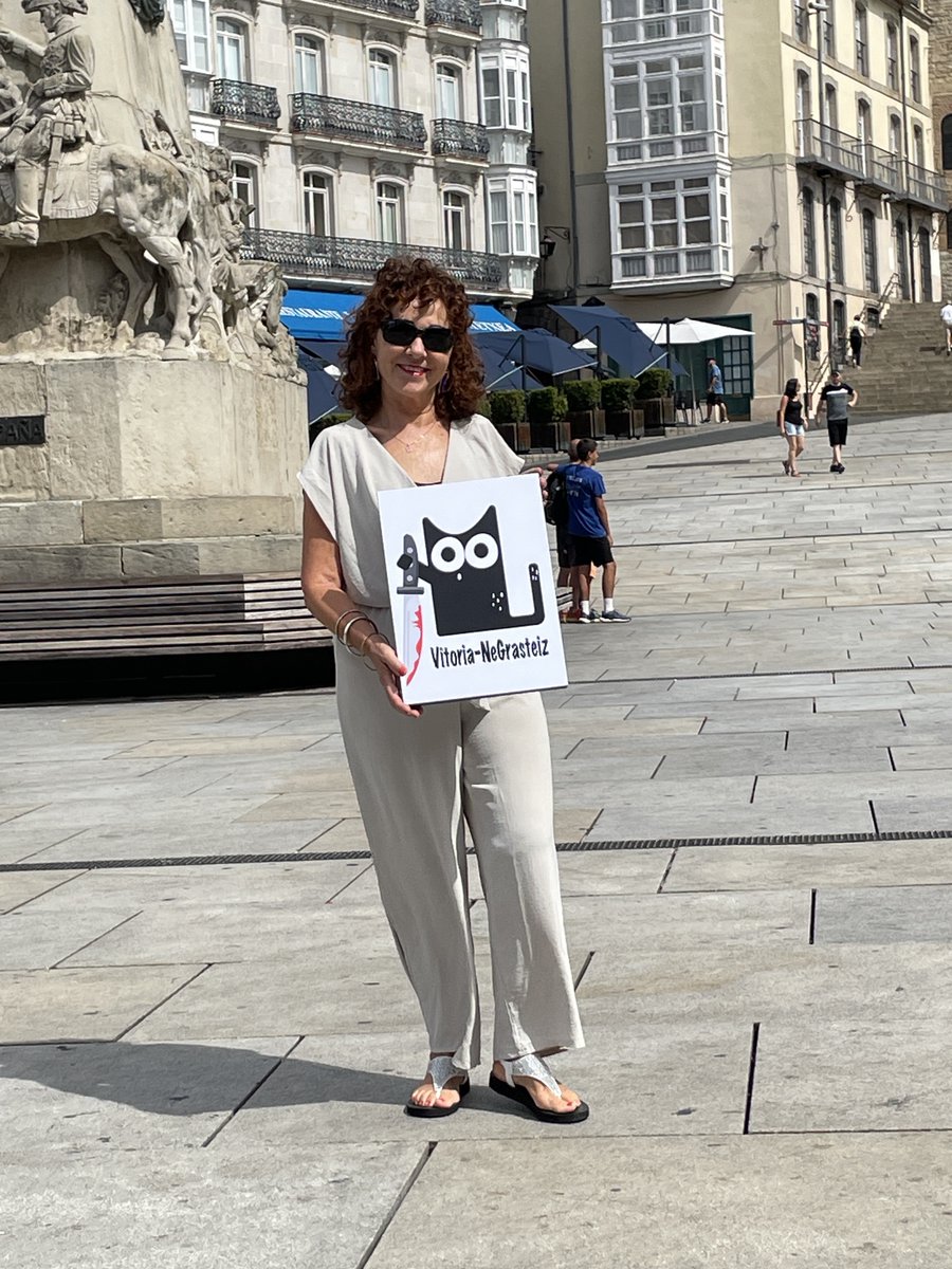VNegrasteiz's tweet photo. Con la flamante "Celedón de Oro"
@Elisa
Rueda creadora y directora de @poetas en mayo, apoyándonos en nuestro proyecto. Gracias y enhorabuena por tu nombramiento!
@GredillaAlberto
@TxusmiSaez
@krelia_a
@vitoriagasteiz
@VG_Kultura
@VitalFundazioa
@Araba
@BiblioAldecoa
@aysercom https://t.co/F1mERCENGE
