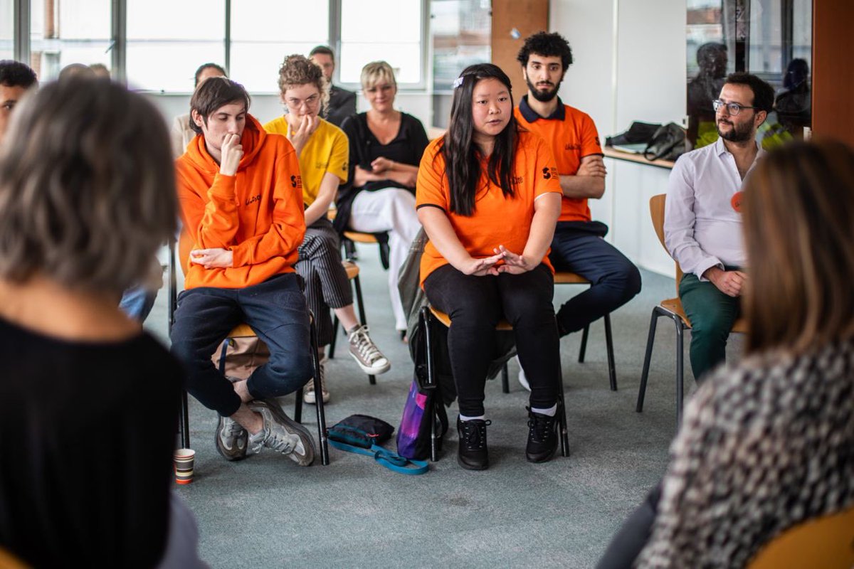 priscathevenot's tweet photo. « Le Service Civique, c’est apprendre à faire collectif » Cyril, engagé Service Civique. 

A l’occasion de la journée internationale de la jeunesse, je me suis rendue à La Courneuve pour échanger avec les jeunes engagés du Service Civique avec @uniscite https://t.co/dylR8O33em