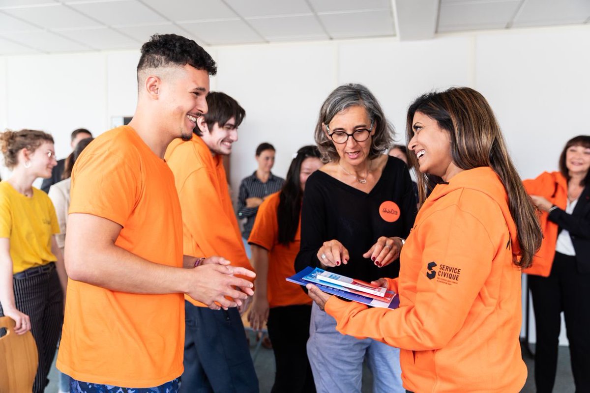 priscathevenot's tweet photo. « Le Service Civique, c’est apprendre à faire collectif » Cyril, engagé Service Civique. 

A l’occasion de la journée internationale de la jeunesse, je me suis rendue à La Courneuve pour échanger avec les jeunes engagés du Service Civique avec @uniscite https://t.co/dylR8O33em