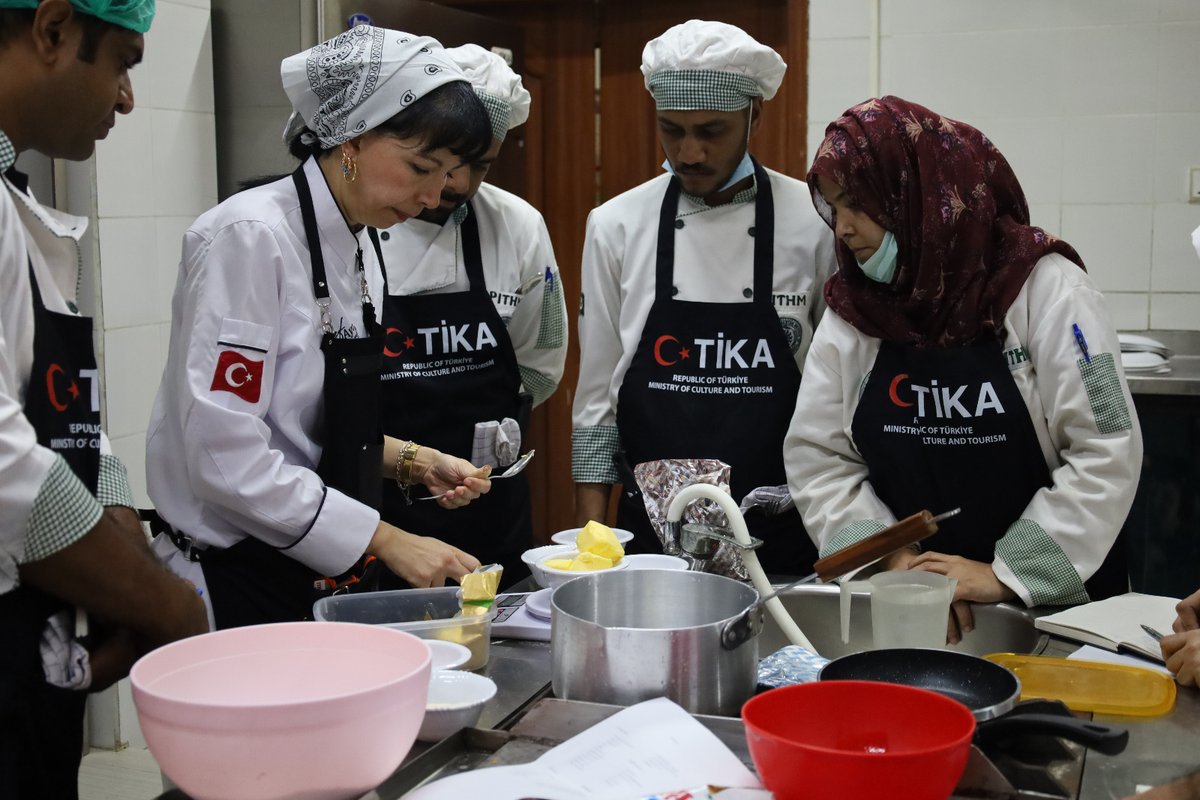 PTANews_'s tweet photo. With the aim of promoting exotic #TurkishCuisine in Pakistan, "The Culinary Training Program for Turkish Cuisine" was organized by the collaboration of #TIKA and Pakistan's Institute of Tourism & Hotel Management (#PITHM). @OfficialPithm
#TIKAbridgesCultures
#FoodDiplomacy🇵🇰🇹🇷 https://t.co/EYyITOXgaA