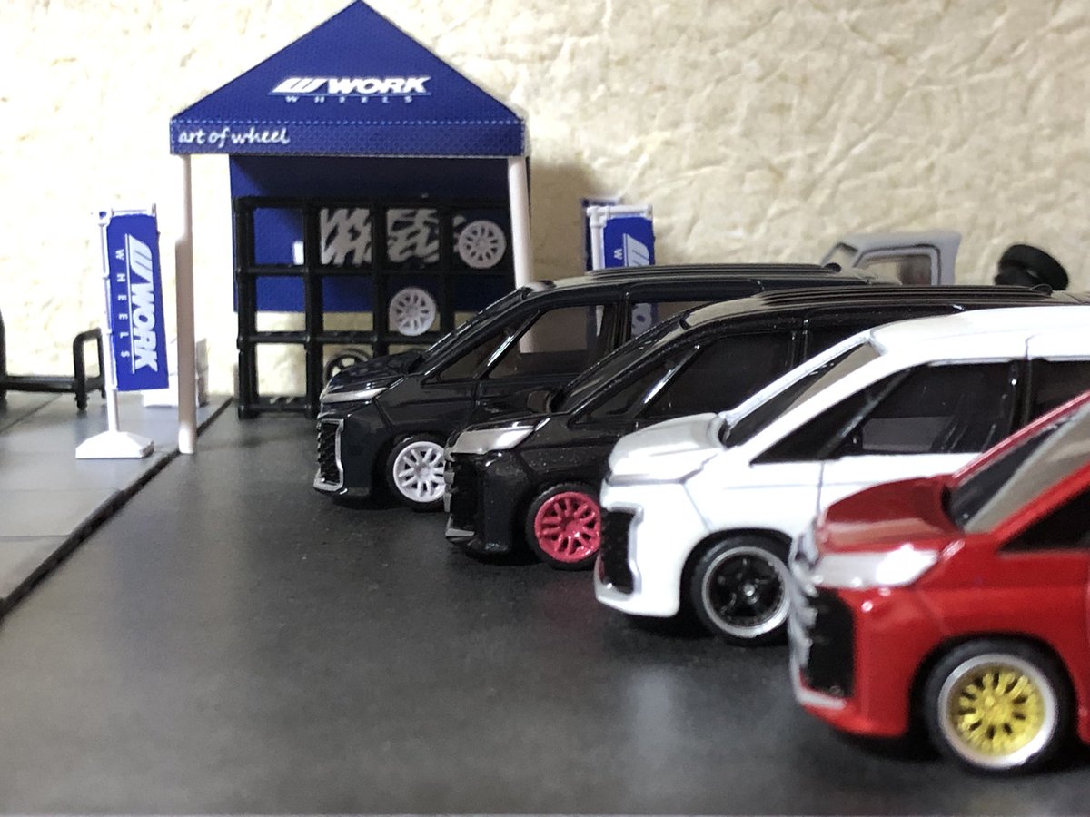 64Remake's tweet photo. #トイズキャビン
 #WORKホイールショップ
 #ガチャガチャ
 #90ヴォクシー
 #90ノア
 #トミカカスタム
 
WORKのガチャガチャしてきました😁
1/65のトミカ90ヴォクシー＆ノアに
履かせて見たーー

なかなかいい感じではないでしょうか😄
BBS編とかSSR編とか出して欲しいですね
🤭 https://t.co/fcEz7GOZaA