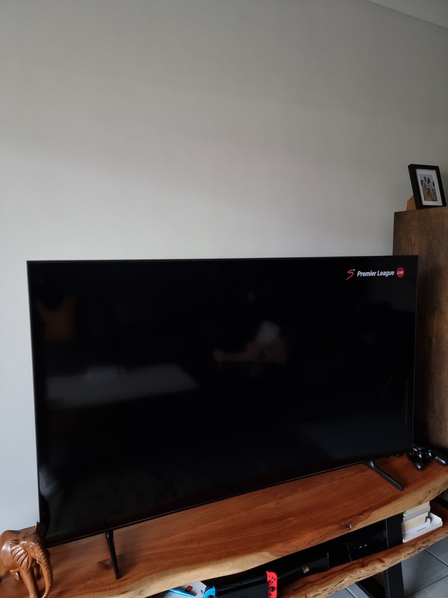 Nadim11's tweet photo. Wait months for EPL opening game and cant watch cause its blank. Why am I paying 1k per month?? @DStv #dstv https://t.co/GHaDrUlklB