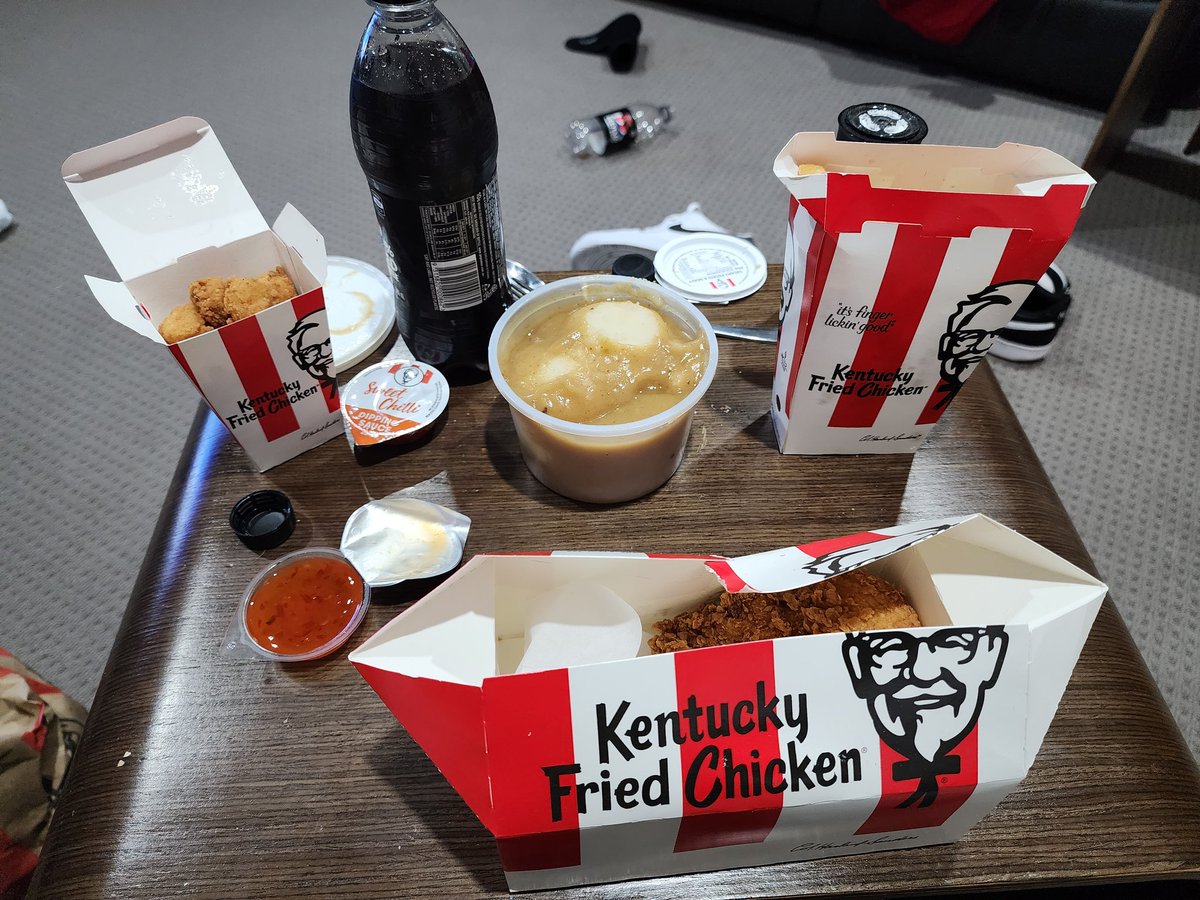 jrstanley8530's tweet photo. @KFCAustralia hey guys order some food from your app for delivery and was missing some items. I got the drink and chips from my nugget combo just not you know the nuggets. https://t.co/wCBnzVs7CW