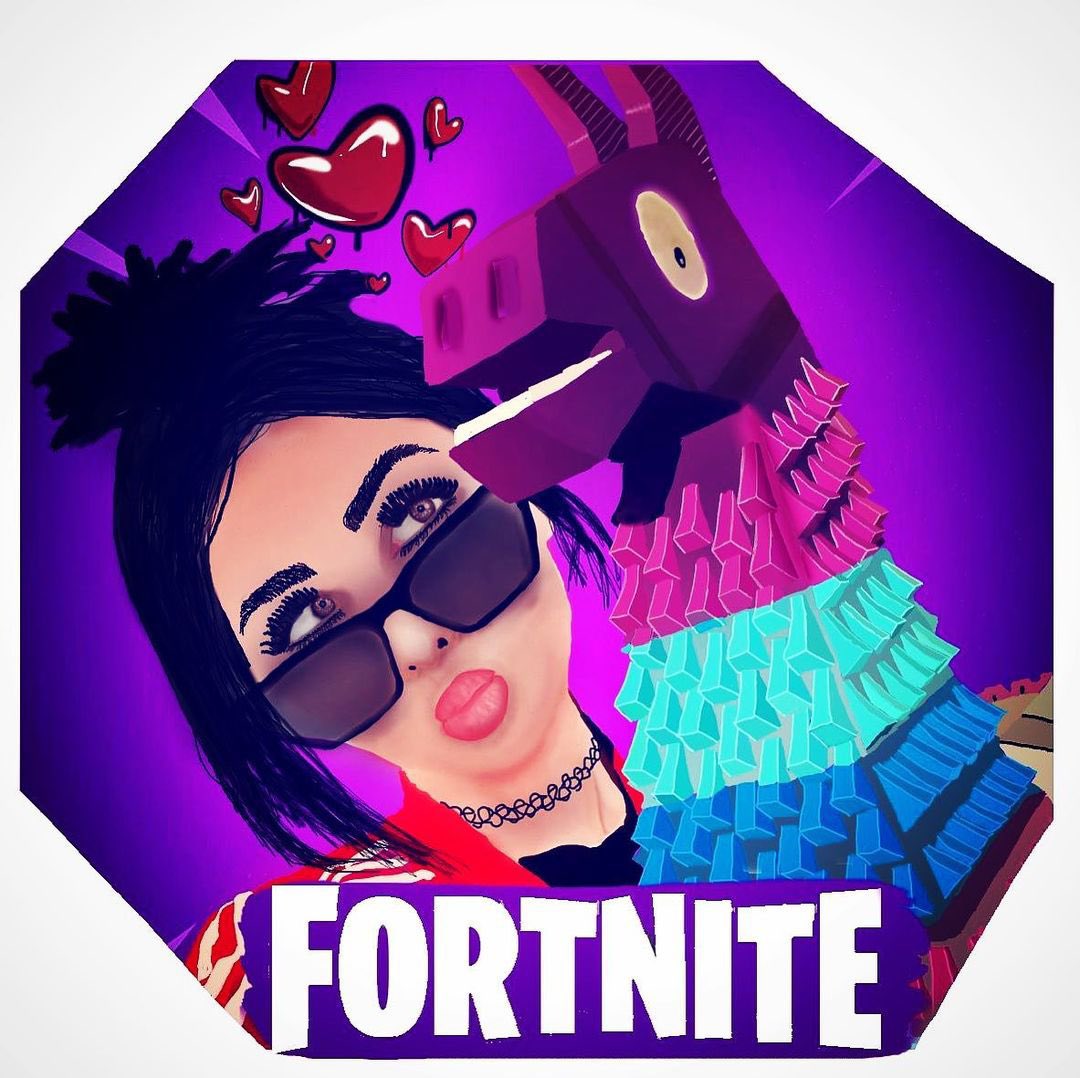 drawingyters's tweet photo. Road to 2,000 followers 

My drawing of @sssniperwolf fortnite ✍🏻❤️

(DAY 11) https://t.co/sSNtZLXOhO