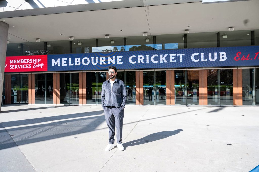 ABFAIndia's tweet image. The world will get to see the brilliance of @juniorbachchan at World Premiere of #Ghoomer at the #IFFM #GhoomerInMelbourne #6DaysToGhoomer
@SrBachchan
