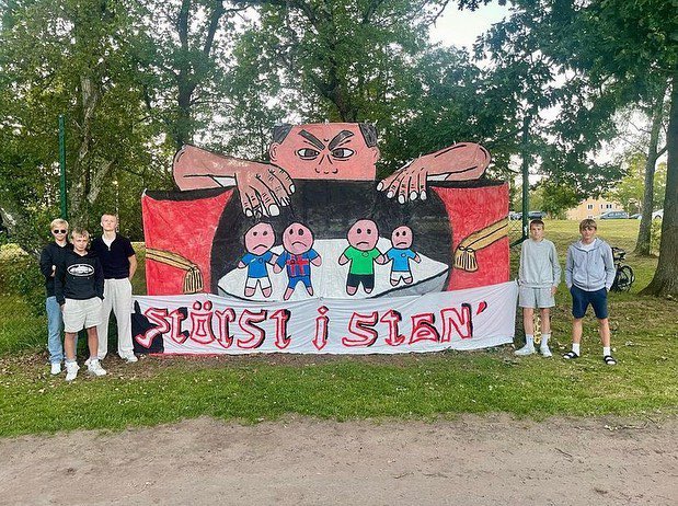 Marcusthapper's tweet photo. Ska vi inte bara ge dom här grabbarna en sick tifo-kassa? Svenska fotbollstwitter unite https://t.co/DPhg37Sq3x