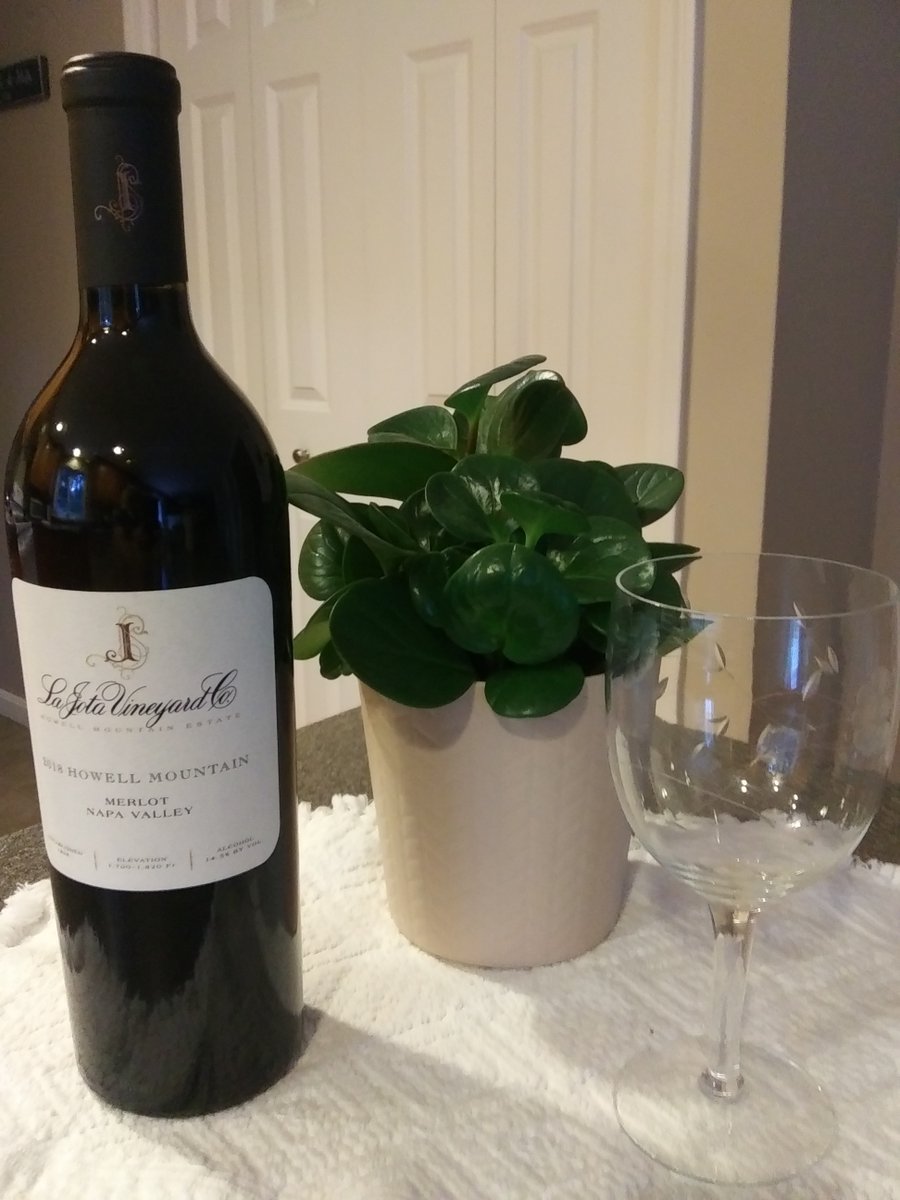 AlVuona's tweet photo. Wowsa wine: La Jota, 2018 Howell Mt. Merlot, CA. Plush with plum, blueberry and mocha aromas. On the palate, chocolate and ripe dark fruit flavors along with a long, well-balanced finish. This is an amazing wine. SRP $89
@alvuona,#telegramdotcom,#WICN905,#wine,#winelovers https://t.co/YZethyhWlY