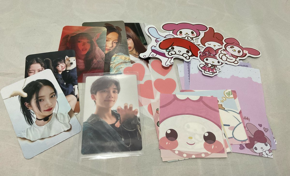 iamy00m's tweet photo. hello po @chaechaerrycart !! thank you po for letting me adopt jeonghan aaa sparks sm !!!! also i was surprised to receive a lot,, did not expect this since napanalunan ko lang talaga to π happy mail po talaga π
#chaements #iamhapimails https://t.co/kqVLBcLsZ9
