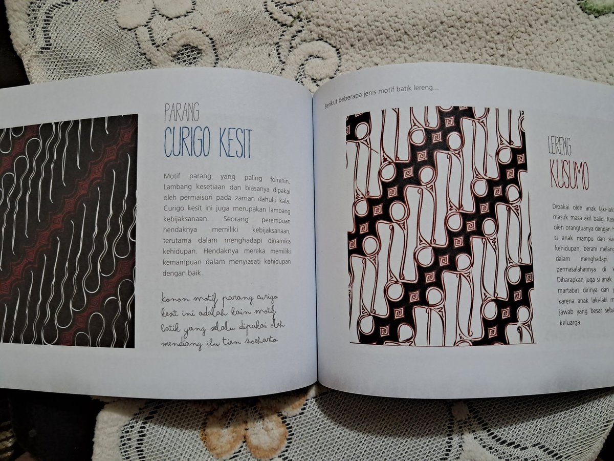 bibabercerita's tweet photo. Nangis pol buku batik 12K, ternyata ada sampelnya, ril kain batik 😭😭😭😭 https://t.co/TDYDAEztNN