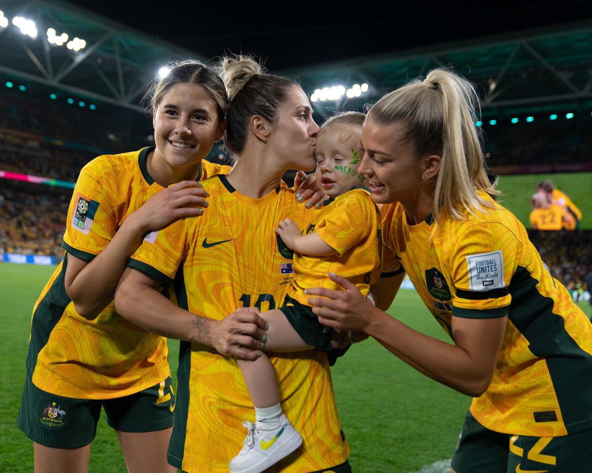 zdaniel's tweet image. Working motherhood.