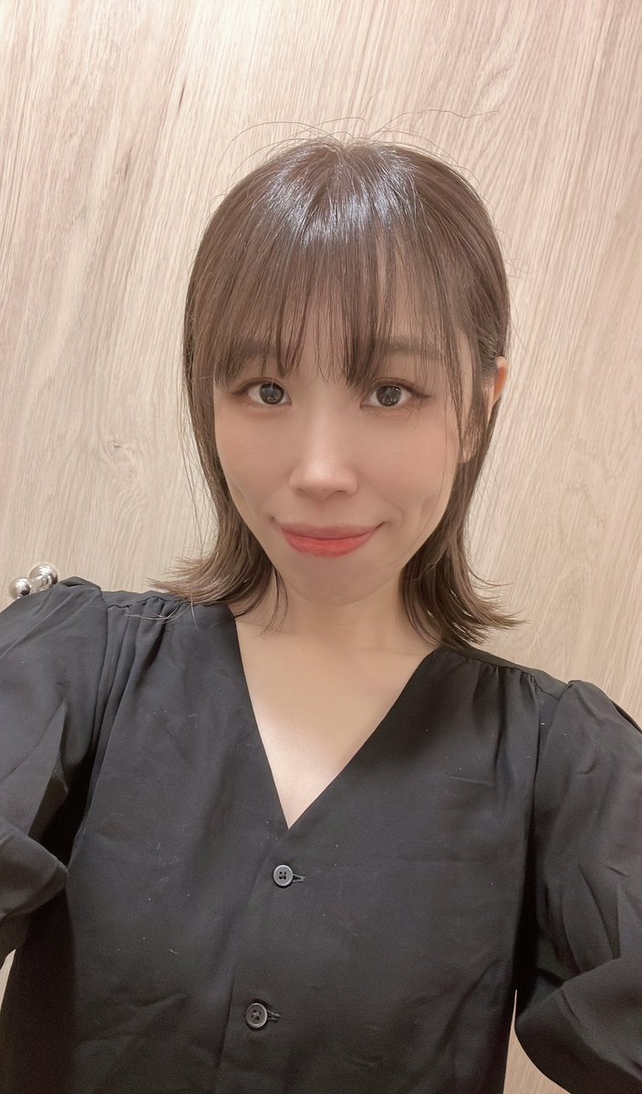 Rieko201's tweet photo. Zinaへ!
久々伸ばそうかなって思って少しだけカット💇♀️
ハイライト+アッシュカラーにしたよ!
今回も杉浦さんに素敵にしてくれてありがとうございます✨
さて『Bounce Party』発売まで
あと【4日】!!
こちら配信サイトからDLの準備お願いしまーす♡
https://t.co/sL8makmeVB
#Bounceparty https://t.co/F6GulHfXSm