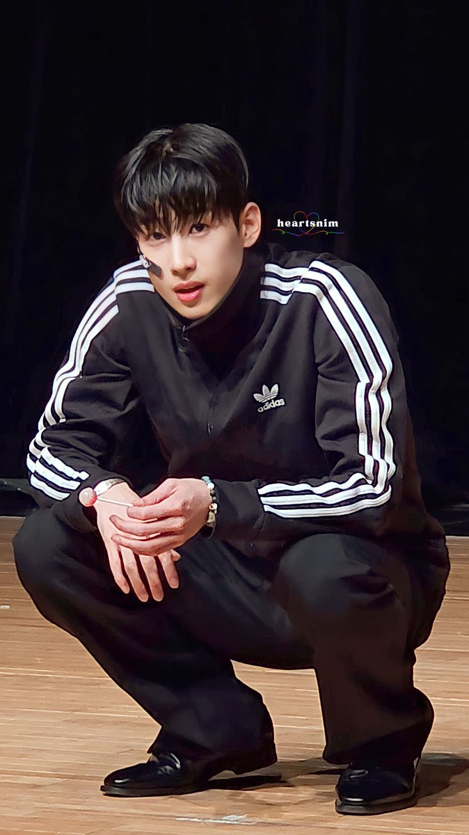 heartsnim's tweet photo. 💌 20230730

애플뮤직 팬싸

#한승우 #HanSeungwoo #DiveInto #Frame https://t.co/owhod5JeME