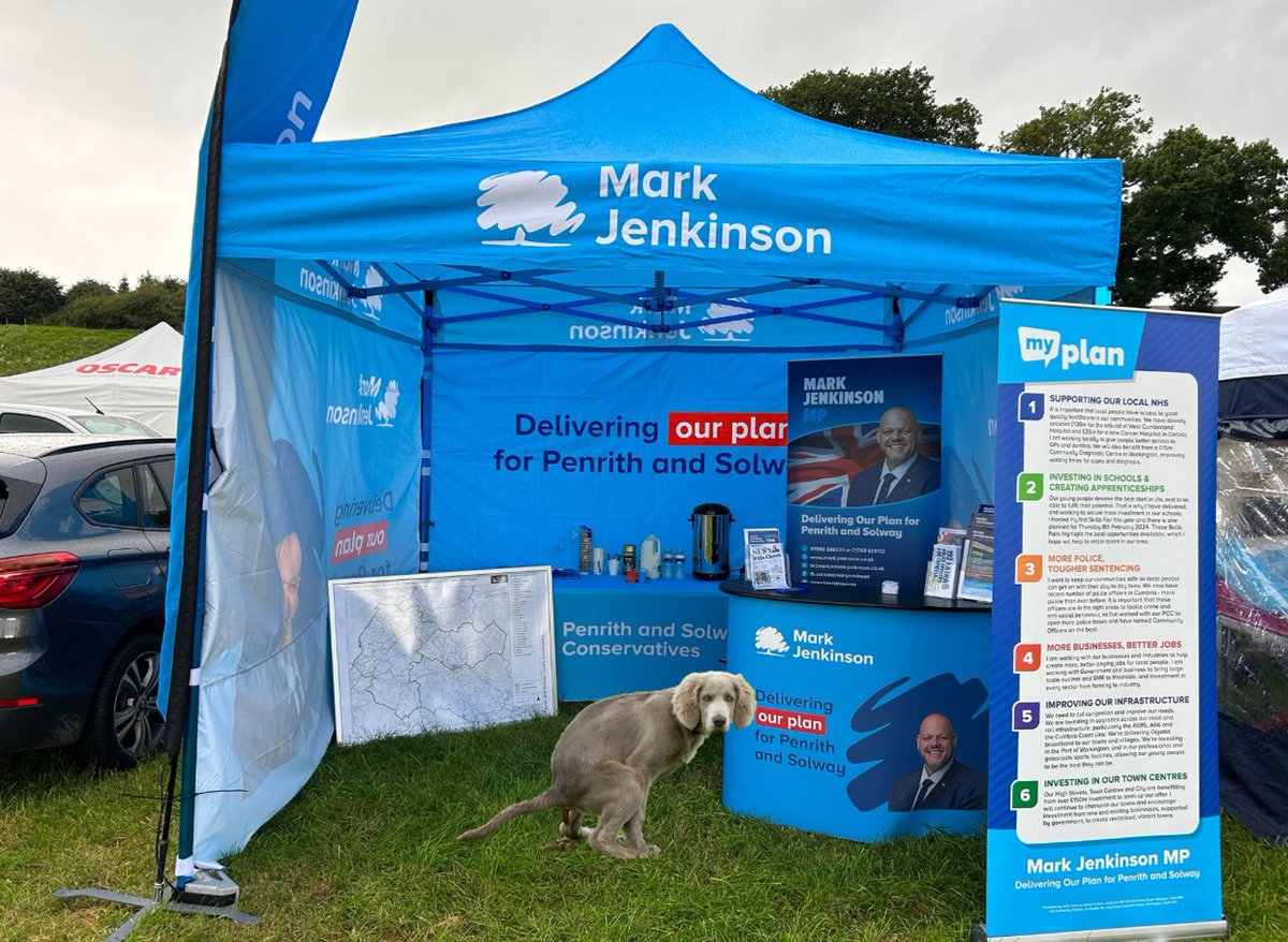 MittensOff's tweet image. It's all been happening at Mark Jenkinson's stand at the Dalston Show today. 
Bad Tory...
Good doggy...🐕
#ToriesOut401 #JenkinsonOut #GeneralElectionNow