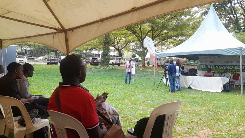 RctKlaSsese1's tweet photo. Happening now:
Tree planting ongoing;
Planting trees is essential for a healthier planet.
Let's take action and plant trees to combat climate change and create a greener future for generations to come! 🌳🌍
#PlantForChange #ClimateAction https://t.co/ICK6Ep59PG