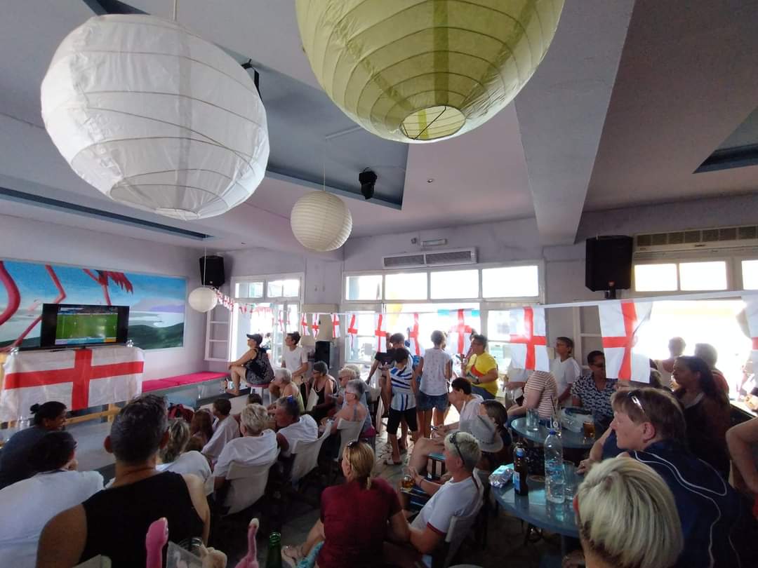The Flamingo Lesbian Bar, Isle of Lesbos, watching England V Columbia
#Lionesses #ENGVCOL