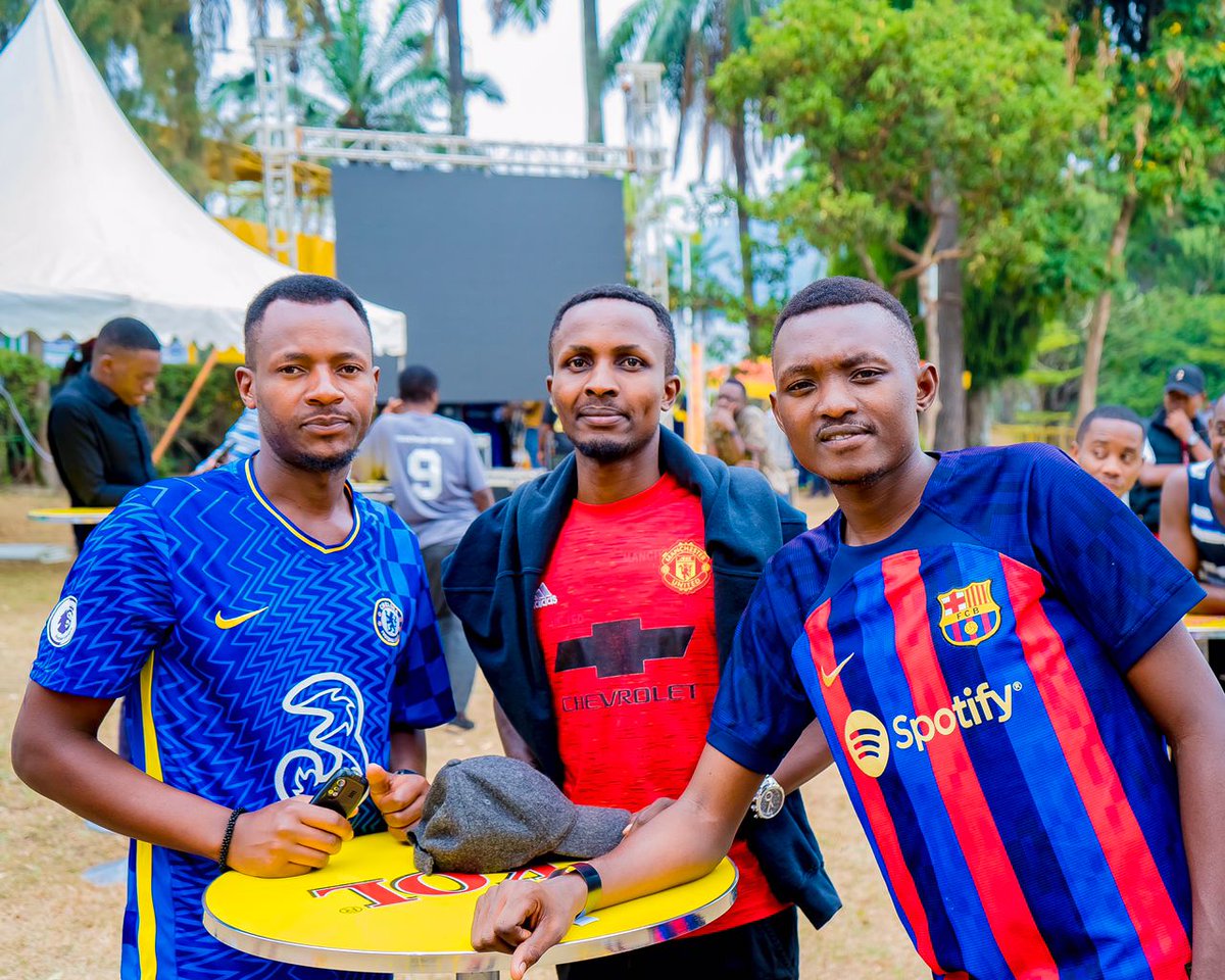 BB3Fest's tweet photo. Byose biri ku murongo muri B&amp;B Burudani Mix Festival II hamwe na @rnit_Rwanda

Niba uri i Rubavu nta handi warebera #PremierLeague!

Murakaza neza!

Gura itike yawe aka kanya ukanze *939*3*1#Yes

Itike yawe ni ubwizigame bwawe!

🎙 @Fuadi_13of na @benjamingicumbi

#BBBMF4Savings https://t.co/DAv3rImqiI