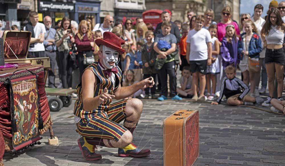 The colourful and talented Loud Mime Show street performer on #edinburgh #scotland #royalmile yesterday <a href="/edfringe/">Edinburgh Festival Fringe</a> #edfringe #FillYerBoots