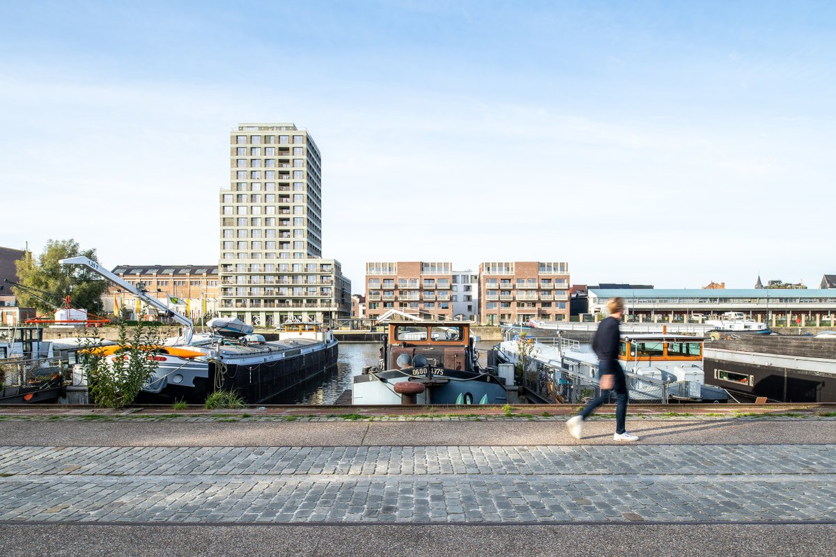 Groengrijze ecologische ‘Nature7 Brick R’ siert iconische woontoren op Het Stapelplein te Gent

📐 360 architecten
👷‍♂️ Acasa
🧱 #Nature7Brick Brick R

👀 Ontdek deze duurzame landmark in #Gent 👉 bit.ly/Stapelplein

#Architectuur #ShapingPlaces #Ecologisch