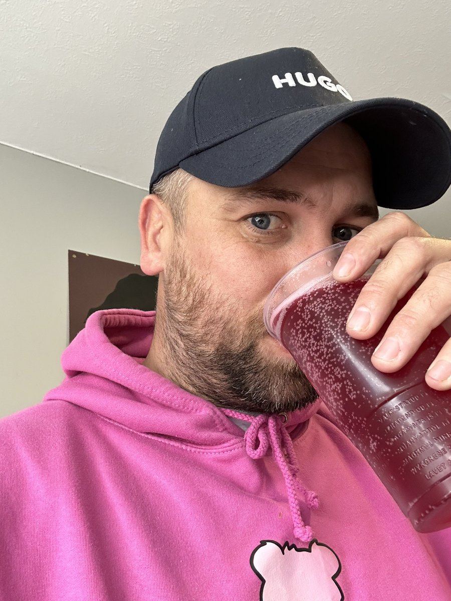 First pint in Hereford. Come on the bulls <a href="/HerefordFC/">HerefordFC</a> <a href="/StigAmmonds/">Chris Ammonds</a>