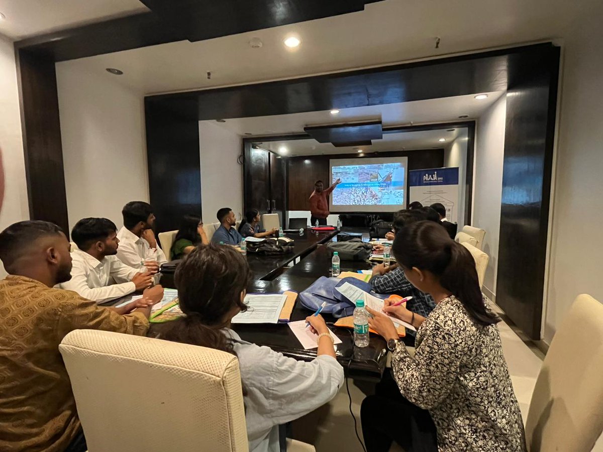 Prajafoundation's tweet photo. A warm welcome to #ElectedRepresentative Fellows of #Delhi Cohort 2. Today, the journey started with orientation session, covering various governance concepts & understanding Praja's key research initiatives. The 12 candidates will actively engage with key stakeholders of #Delhi. https://t.co/9SOYvSA3W3