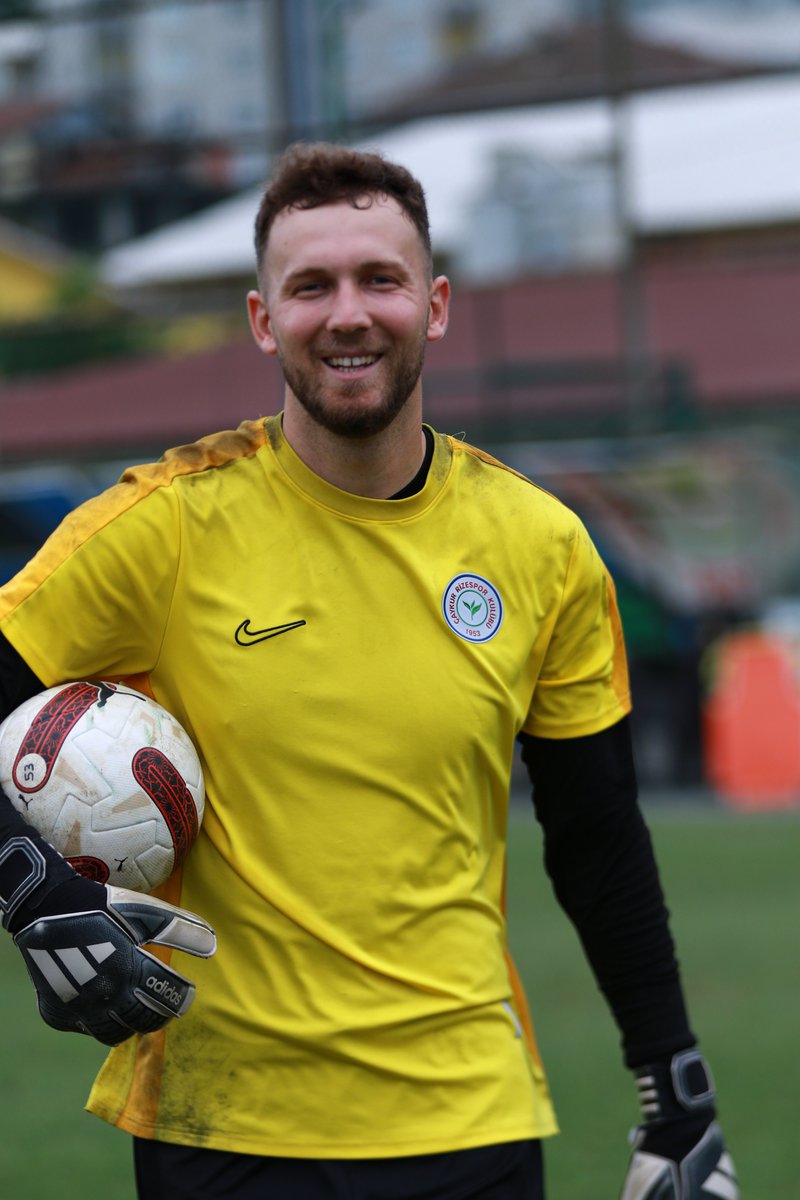 Basit bir gülümsemenin yapabileceği her şeyi hepimiz bilmeliyiz.