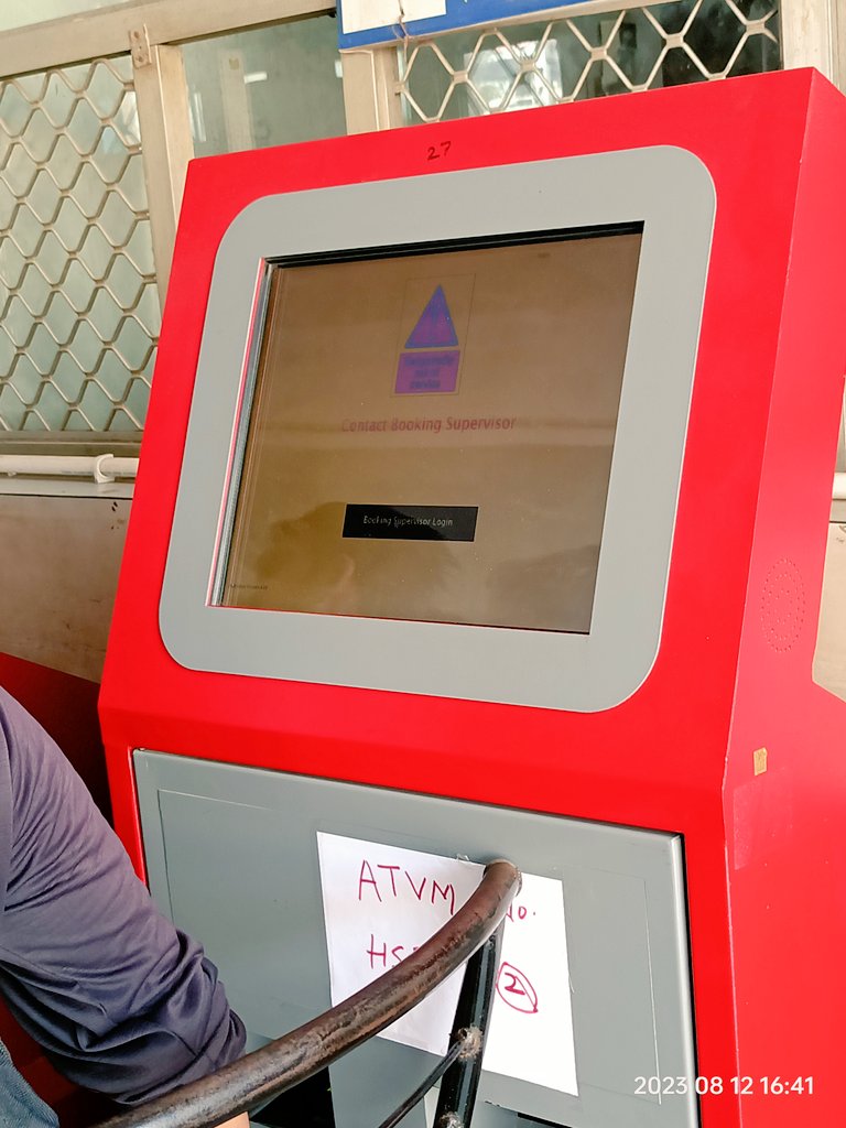 SharmaVinitSTNL's tweet photo. Two ticket vending machines have been installed at Hisar railway station.The passengers who wants to generate ticket using UPI are facing problem because one machine is used by ticket vendor who deals in cash and other machine is not working.See crowd
@RailwaySeva @RailMinIndia https://t.co/V8TnQWEe9S