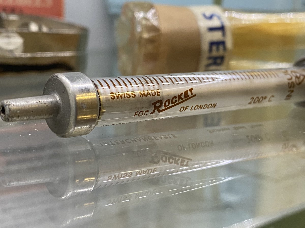 lindabrodie13's tweet image. Diagnosed with T1D in the 70s? Here are the syringes &amp;amp; needles we used. #diabetes