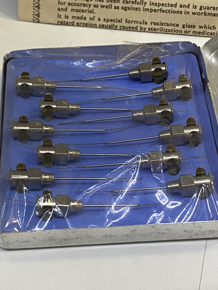 lindabrodie13's tweet image. Diagnosed with T1D in the 70s? Here are the syringes &amp;amp; needles we used. #diabetes