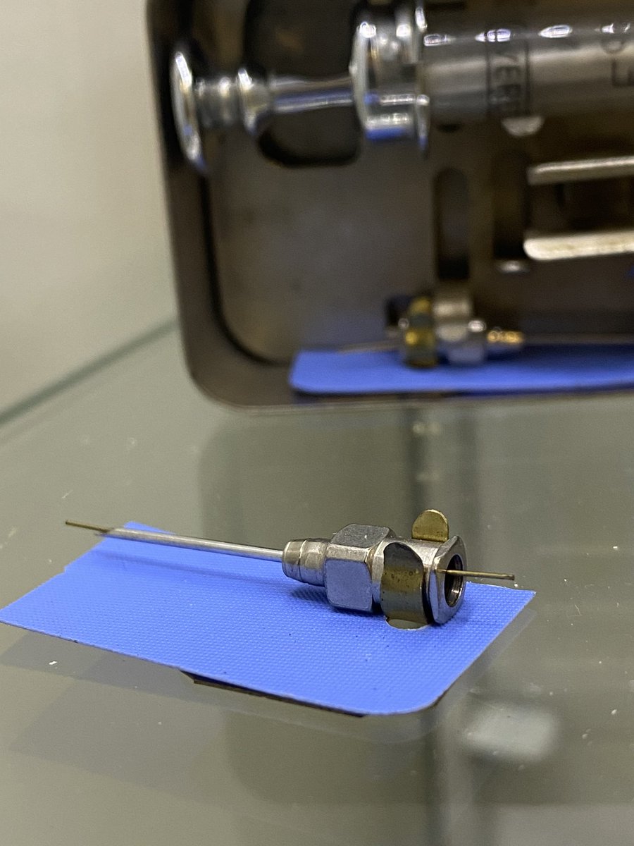 lindabrodie13's tweet image. Diagnosed with T1D in the 70s? Here are the syringes &amp;amp; needles we used. #diabetes