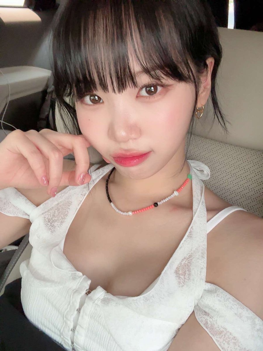 hi im ali, lf #moots and not new to #stantwt / #kpoptwt

— they/them, 08‘ 
— ults are skz, piwon, lsrfm
— any fandom welc

♡/↻ to spread

jeongstrs.carrd.co