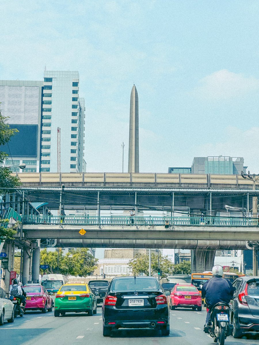 zqhr's tweet photo. Sebenernya udah rencanain mau ke Bangkok Januari kemarin. Tapi karena sempet riweuh urusan dokumen buat visa kerja, akhirnya baru bisa ke Bangkok awal Februari kemarin.

Escape bentar ke Bangkok sebelum mulai kerja lagi dan terkurung di negeri orang.

(A thread) https://t.co/tDm9Z7Pzbh