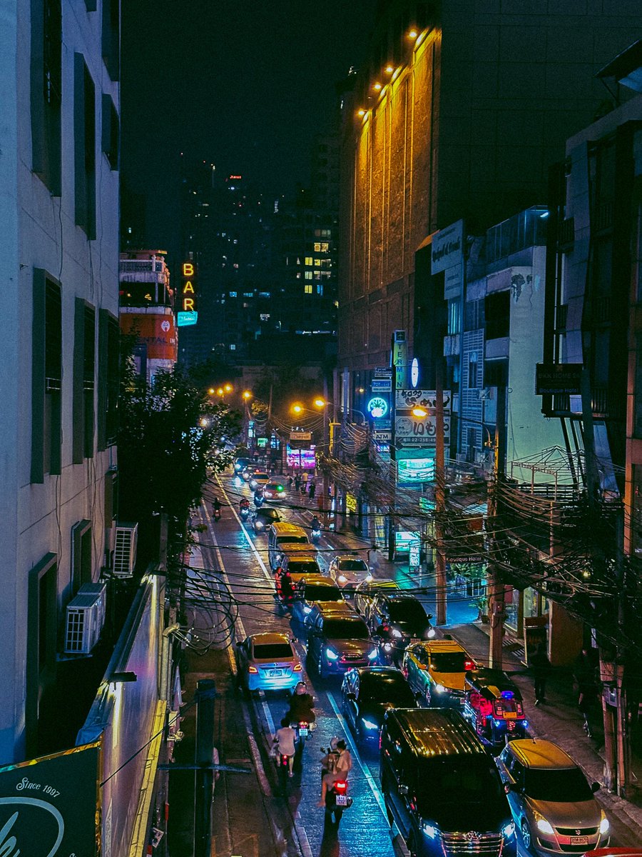 zqhr's tweet photo. Sebenernya udah rencanain mau ke Bangkok Januari kemarin. Tapi karena sempet riweuh urusan dokumen buat visa kerja, akhirnya baru bisa ke Bangkok awal Februari kemarin.

Escape bentar ke Bangkok sebelum mulai kerja lagi dan terkurung di negeri orang.

(A thread) https://t.co/tDm9Z7Pzbh