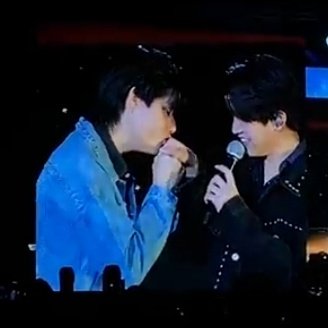 BEARWWINNY's tweet photo. WINNY !!! KISSED !!! SATANG'S HAND !!!!! I REPEAT !!! HE !!! KISSED!!!!! SATANG'S HAND!!!!!!!!! BYE WORLD THIS IS MY LAST STRAW 😭😭😭😭😭😭😭😭😭😭😭😭😭😭😭😭😭😭😭😭😭😭😭😭😭😭😭😭😭😭😭😭😭

#MSPFMinHK #วินนี่สตางค์ https://t.co/xFgRsrUVJw