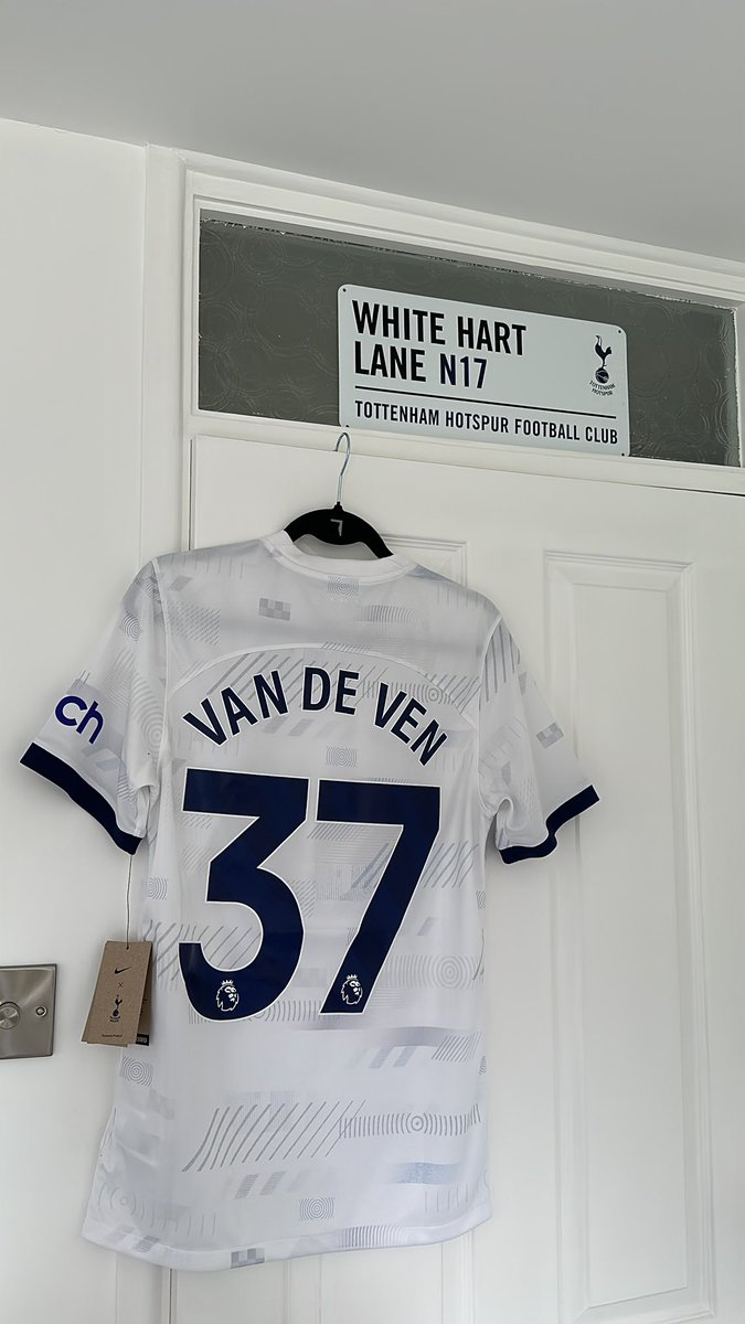 izzychurches's tweet photo. One very happy girl this afternoon #spurs https://t.co/k9I1XRPw8N