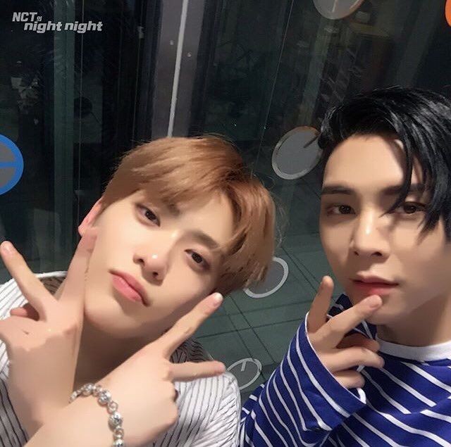 ก็ถ้าตามจอนแจ แล้วดู Red White And Royal Blue จะไม่นึกถึงจอนแจยังไงได้