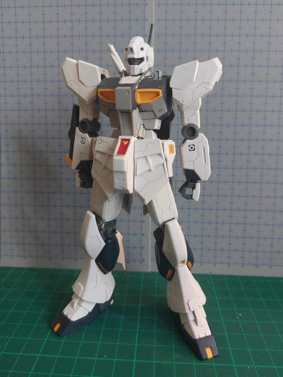 Typebble's tweet image. Not great with panel lining, but happy with how this looks so far.

#gunpla #Gundam #DSPIAE #NuGundam #modelkit #ガンダム #趣味