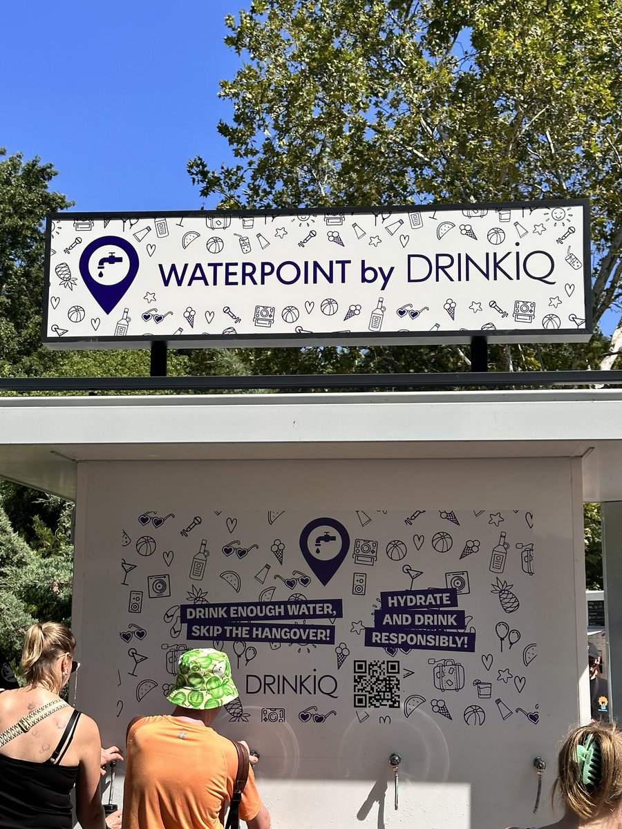 #Sziget Hier kan <a href="/Paaspop/">Paaspop</a> nog wat van leren!! Watertappunt voor gratis water en niet 8 euro voor een flesje water!!!! Paaspop nemen jullie volgend jaar jullie verantwoordelijkheid?