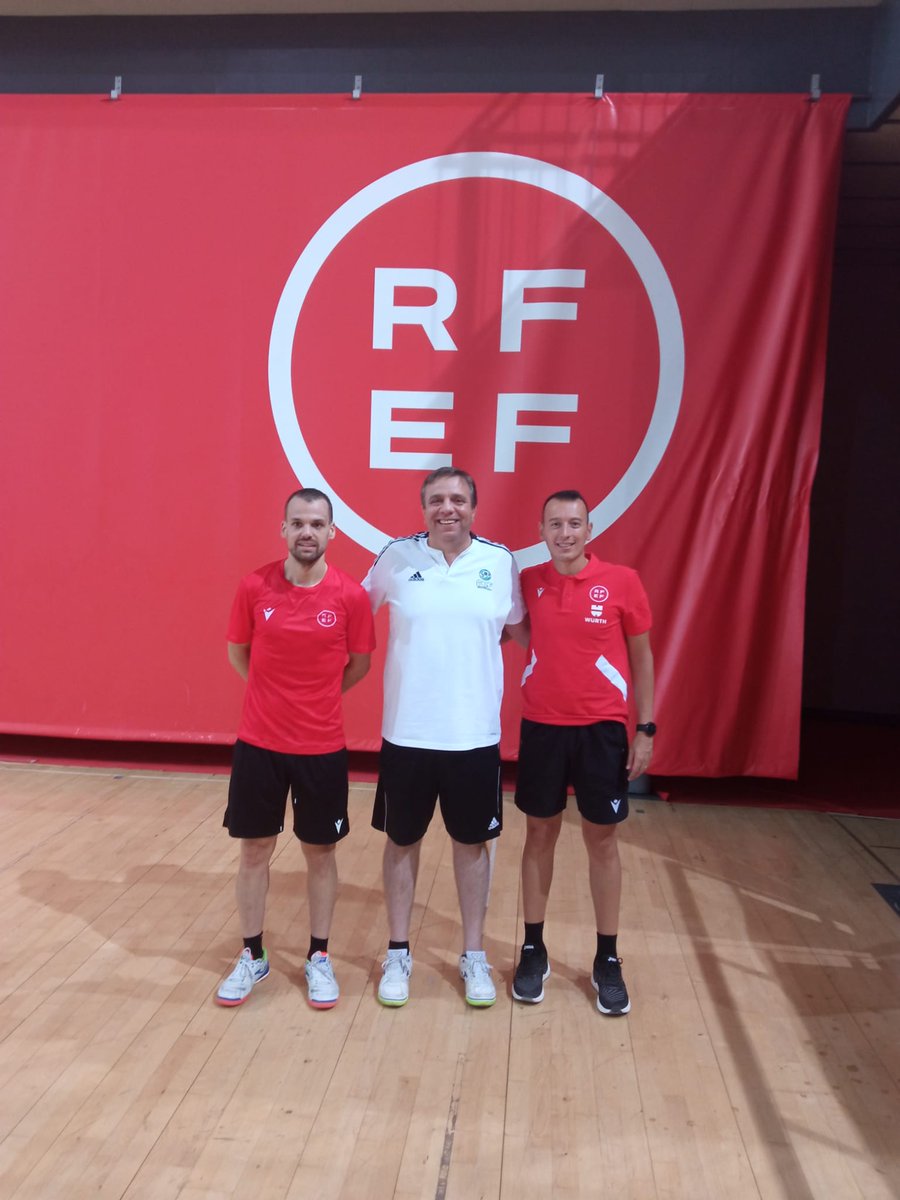 FedExFutbol's tweet photo. ⚖️ | #Arbitraje |

Los extremeños Javier Cidoncha Cortés y Sergio Salomé Vizuete superan con éxito las pruebas físicas en 📍Las Rozas.

🤙🏼¡Mucha suerte en vuestra cuarta temporada en la máxima categoría del fútbol sala español!

#Extremadura💚🤍🖤
#JugamosEnEquipo https://t.co/TgL5UJUGDO