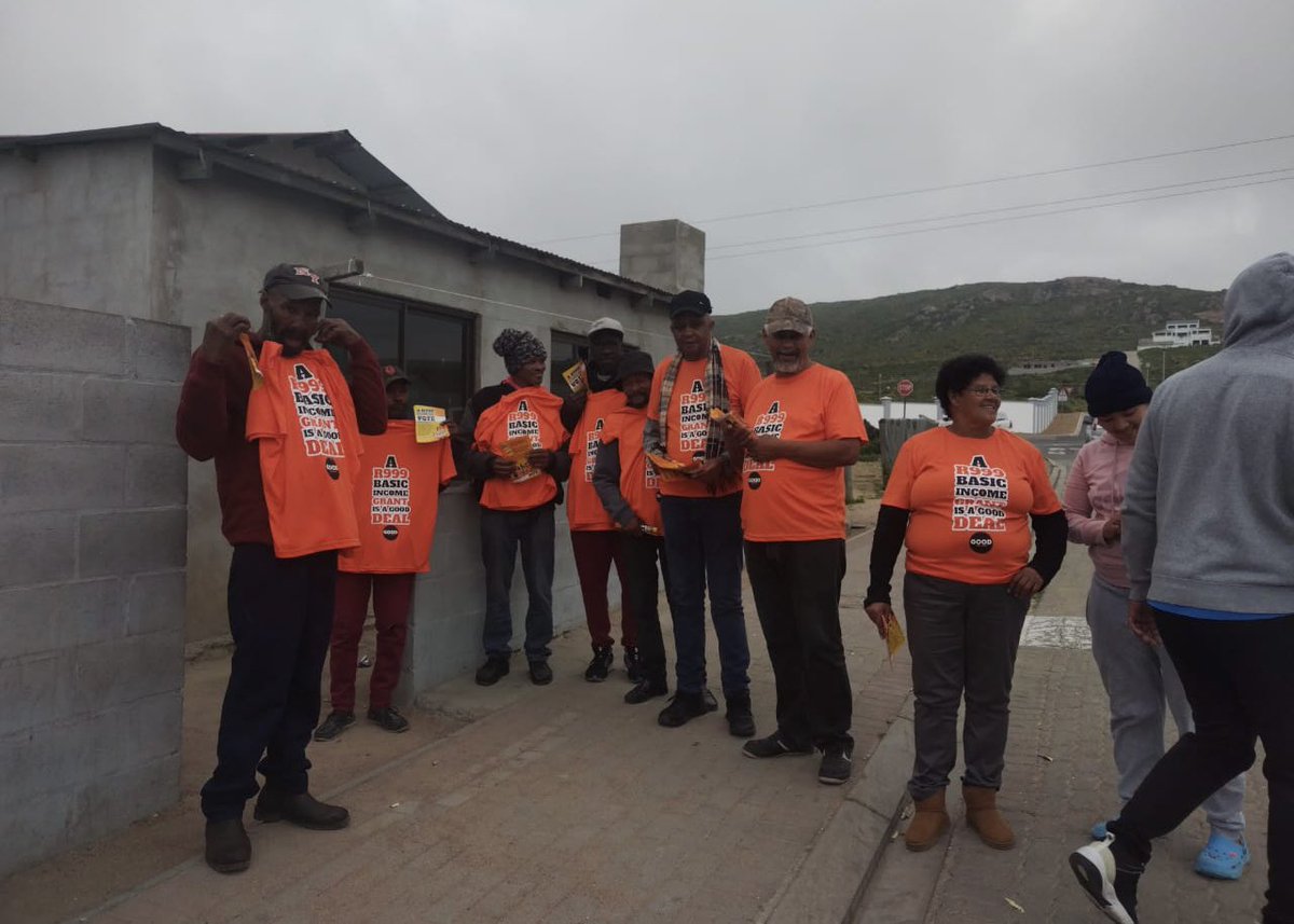 ForGoodZA's tweet photo. 🗳️ GOOD's #BasicIncomeGrant campaign is up and running across the Western Cape!

This is our #gooddeal - R999 a month. 

If you are looking for a job and don't qualify for other grants, this is what you need. #VoteGOOD https://t.co/qphAg5jIoN