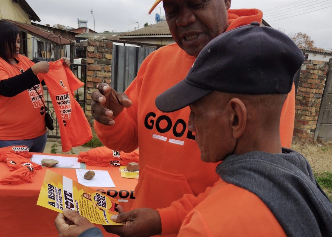 ForGoodZA's tweet photo. 🗳️ GOOD's #BasicIncomeGrant campaign is up and running across the Western Cape!

This is our #gooddeal - R999 a month. 

If you are looking for a job and don't qualify for other grants, this is what you need. #VoteGOOD https://t.co/qphAg5jIoN
