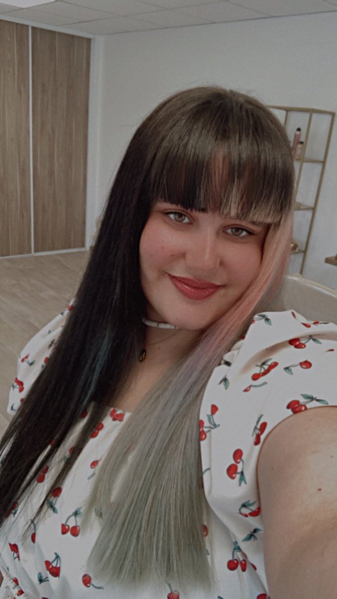 feeling pretty for the first time since two months 🍒🇺🇸📕