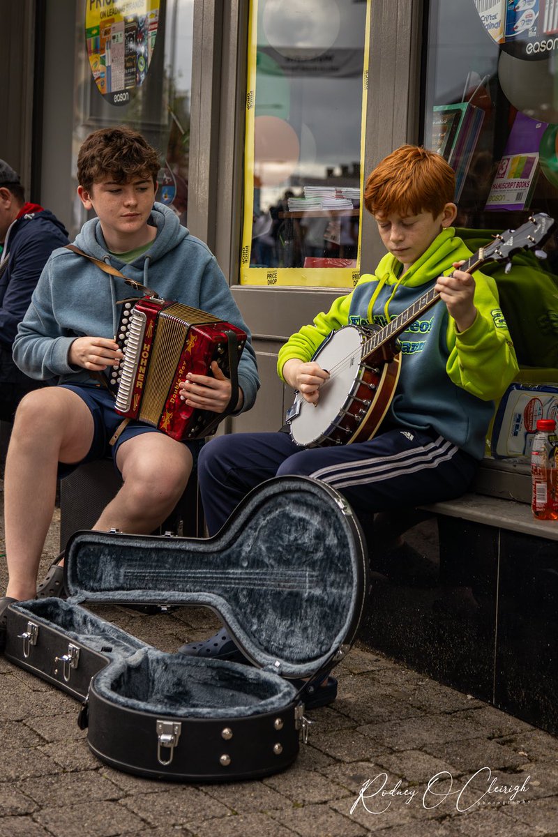 RClery1's tweet photo. @fleadhcheoil is in full swing in #mullingar #westmeath #ireland #irishculture https://t.co/bfRBgc34Gv