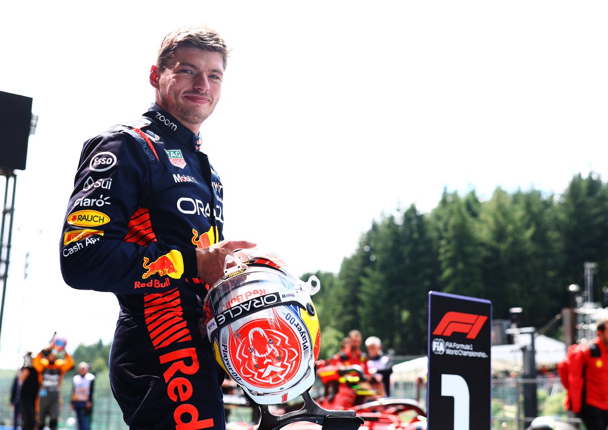 FormulaDirecta's tweet photo. 🚨 Helmut Marko cree que Max Verstappen podría conseguir la pole con un AlphaTauri o un Haas.

👉 "Si existen tales condiciones, [Verstappen] pone un AlphaTauri o Haas, que es un coche de clasificación, en la pole".

[@MST_Formel1]

#F1 https://t.co/Vo2cTYdmUr