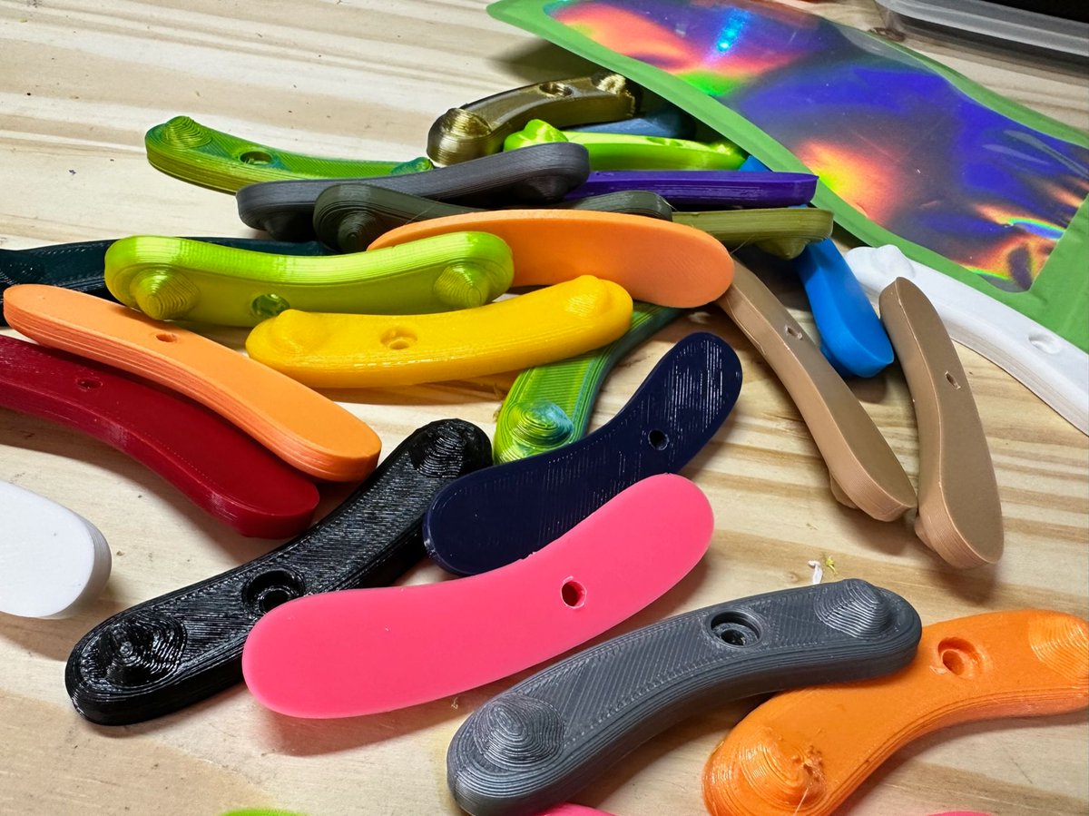 bentdashbox's tweet image. So many choices for lid colors! Which one would you choose???