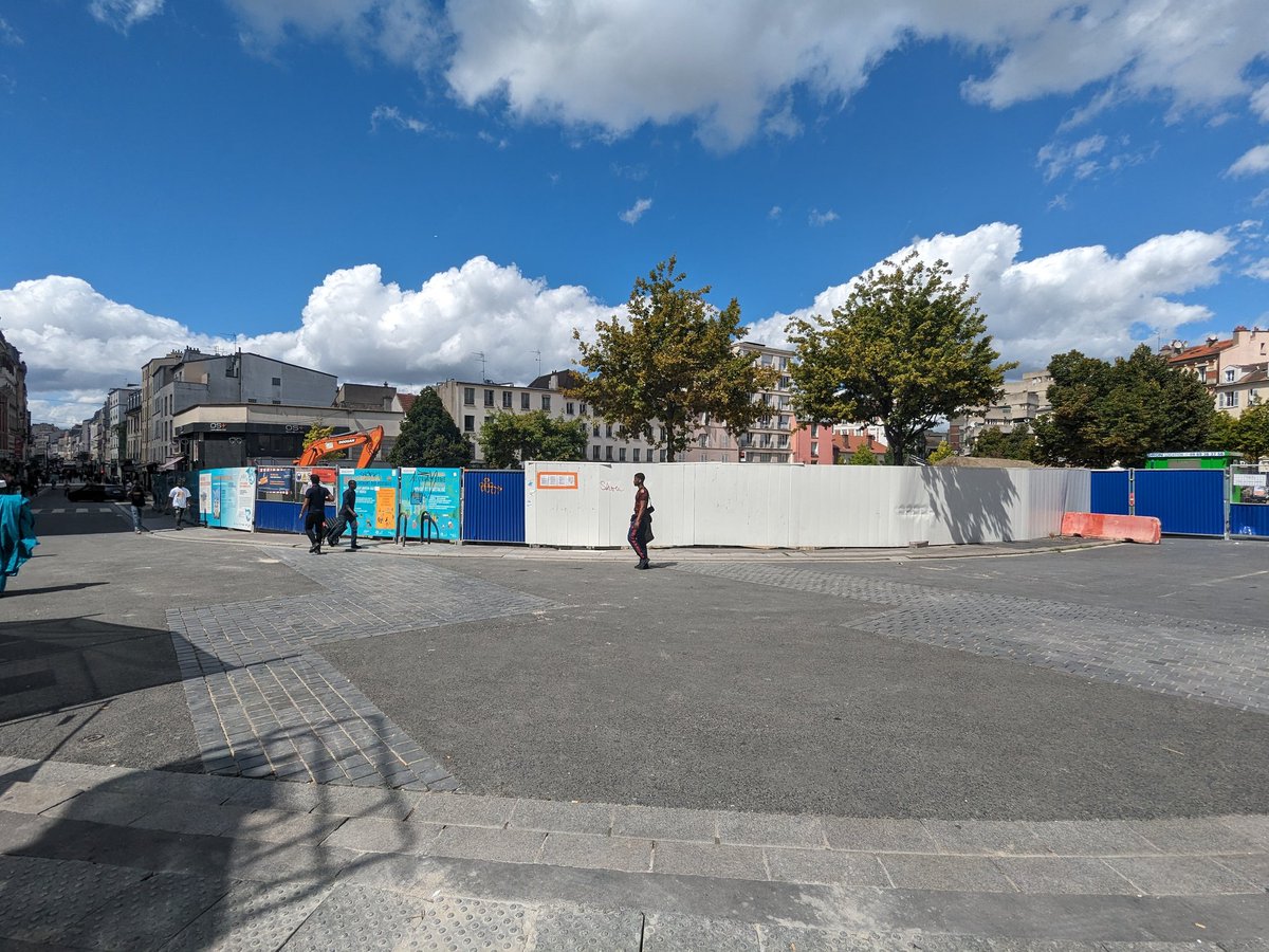 ThibaultSossler's tweet image. Des palissades ont été placées tout autour des fouilles pour dissimuler les corps impudiques des femmes archéologues de #SaintDenis.

Je me demande si le #Feminisime n'a pas perdu une bataille cet été.