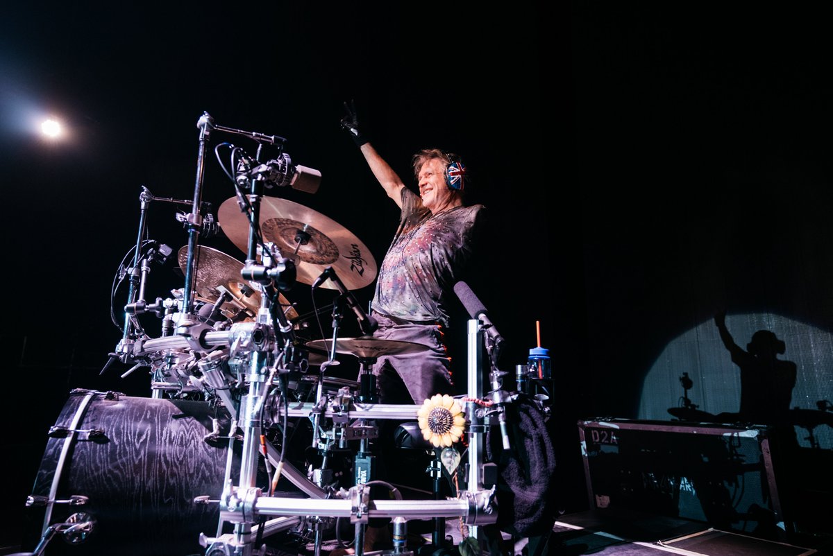 DefLeppard's tweet photo. Anything goes in Fargo. INCREDIBLE!!  

📸 Ryan Sebastyan
🎟 https://t.co/nYmufpjHed https://t.co/Bd4PGXOS3z