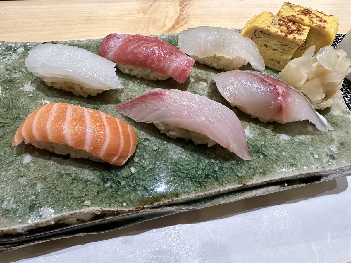 wataruda's tweet photo. 大分旅行で地獄巡りして美味い寿司食べて
綺麗な夜景が見える温泉行って最高です♨️ https://t.co/wvElLq1NpO