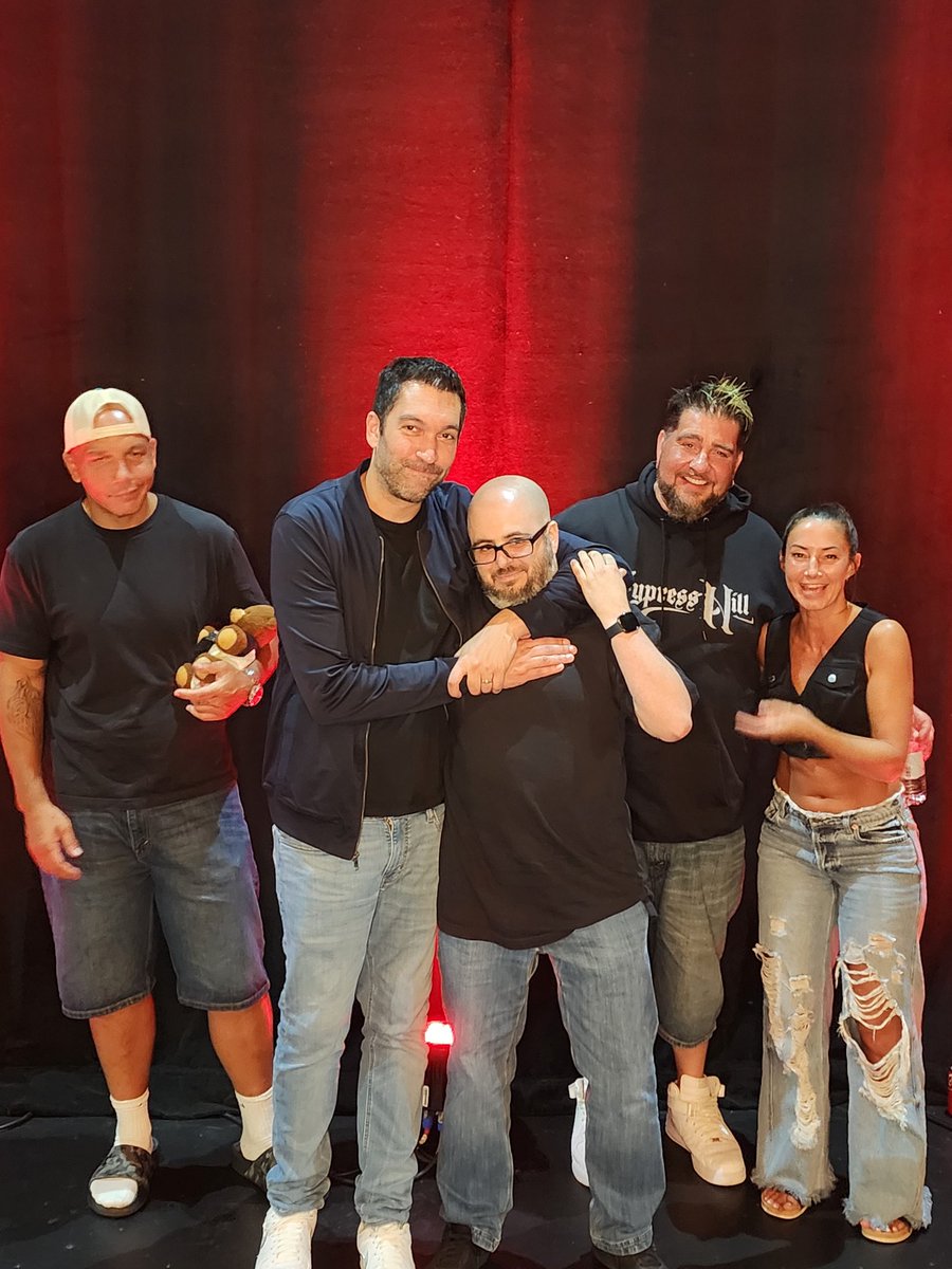 LearnToToad's tweet photo. The @LegionOfSkanks live show ruled last night and Dave practiced one of the core values on me afterwards @luisjgomez @ComicDaveSmith @bigjayoakerson @FeehanKerryn https://t.co/8o3Aj0p5Cy