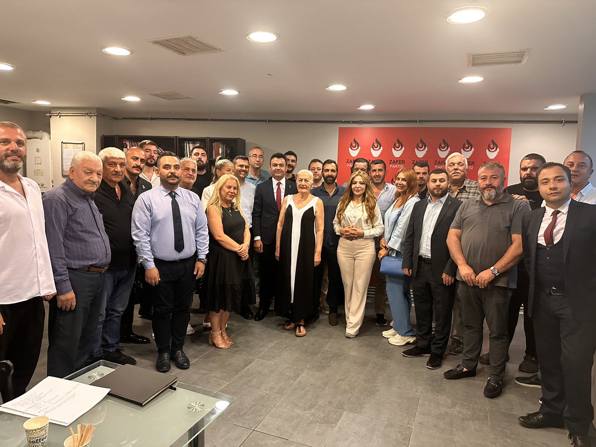 sonmez_sumer's tweet photo. Mahalli İdarelerden Sorumlu Genel Bşk Yrd. Sayın @yakupkaptan34 , İstanbul İl Başkanımız Sayın @bozanogluender ve kıymetli İlçe Başkanlarımızla yerel seçim çalışması için  toplandık🇹🇷🤘🏽 https://t.co/C33QMIJf6a